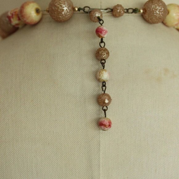 Vintage 1960s Necklace, Pink and White Large Beads with Gold Spacers Mod Jewelry - Picture 5 of 9
